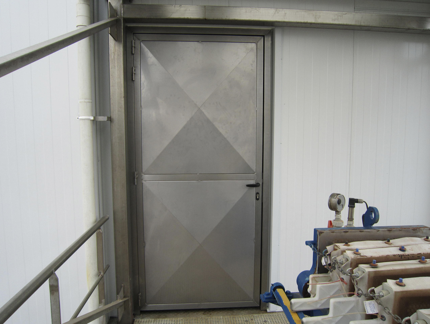 Lorem Ipsum is simply dummy text of the printing and typesetting ndustry. 